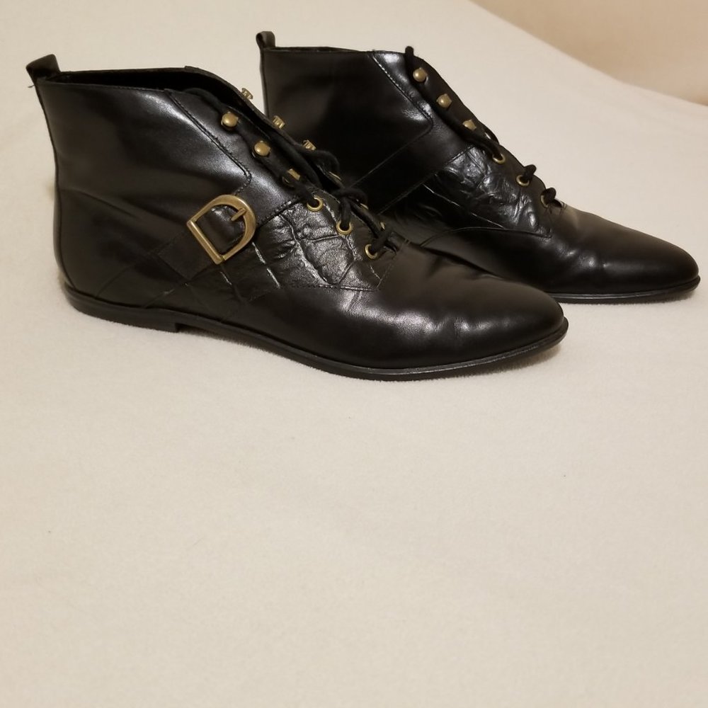 Connie Women’s Foxy Black Leather Booties   8 ½ AA